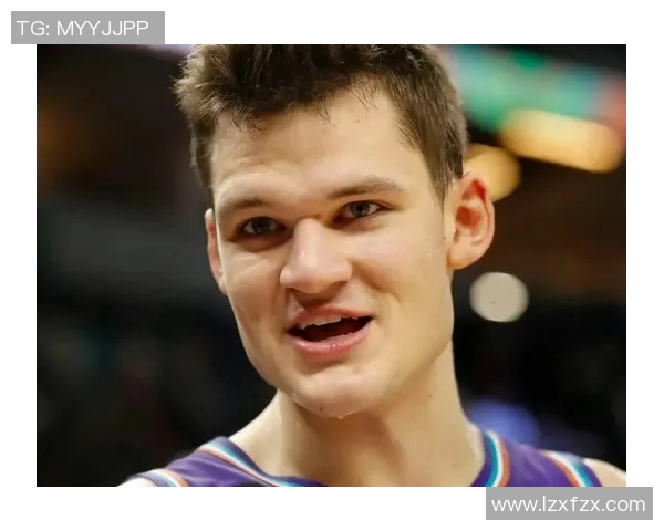 沃克凯斯勒展现潜力成NBA新星引发球迷热议与期待