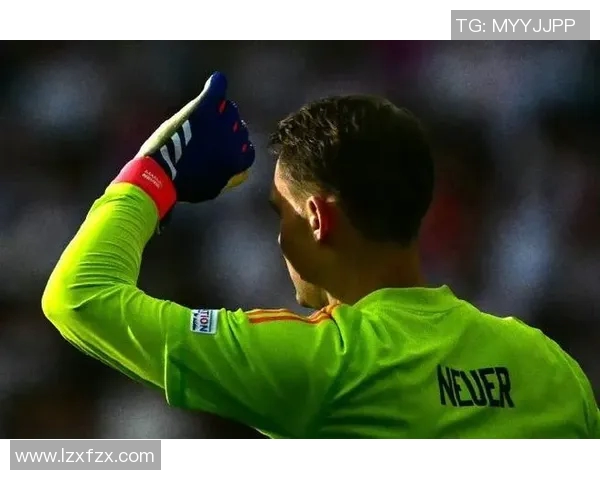 诺伊尔：从守门员到传奇，足球世界的无畏斗士与不屈精神